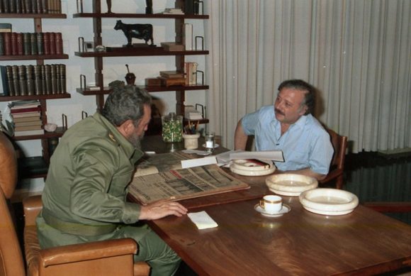Fidel Castro y Gianni Miná durante una entrevista, 28 y 29 de junio de 1987. Foto: Estudios Revolución/ Sitio Fidel Soldado de las Ideas