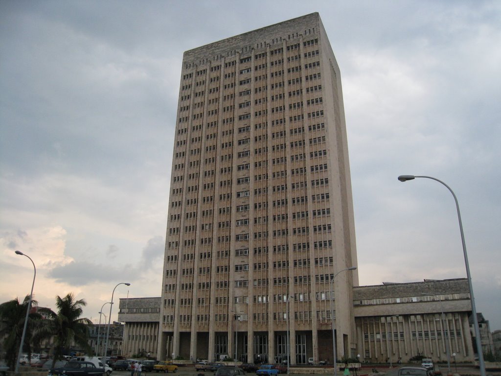 Hospital Hermanos Ameijeiras, una de las instituciones líderes del sistema de salud cubano. Foto: Archivo/Cubadebate.