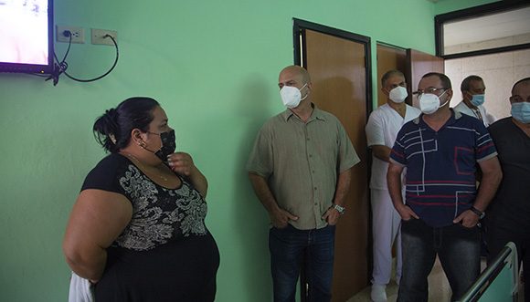 Gerardo Hernández en el hospital Calixto García. Foto: Ismael Francisco/ Cubadebate