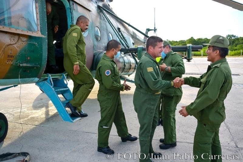 Regresan a casa tripulaciones de helicópteros que enfrentaron incendio en Matanzas. Foto: Juan Pablo Carreras/ ACN