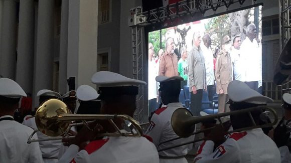 Presiden Raúl y Díaz-Canel acto central por el 5 de Septiembre. Foto: ACN.