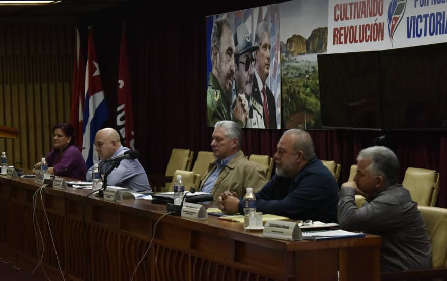 El Primer Secretario del Comité Central del Partido Comunista de Cuba y Presidente de la República de Cuba, Miguel Díaz-Canel Bermúdez preside reunión de trabajo en Pinar del Río. Foto: Estudios Revolución