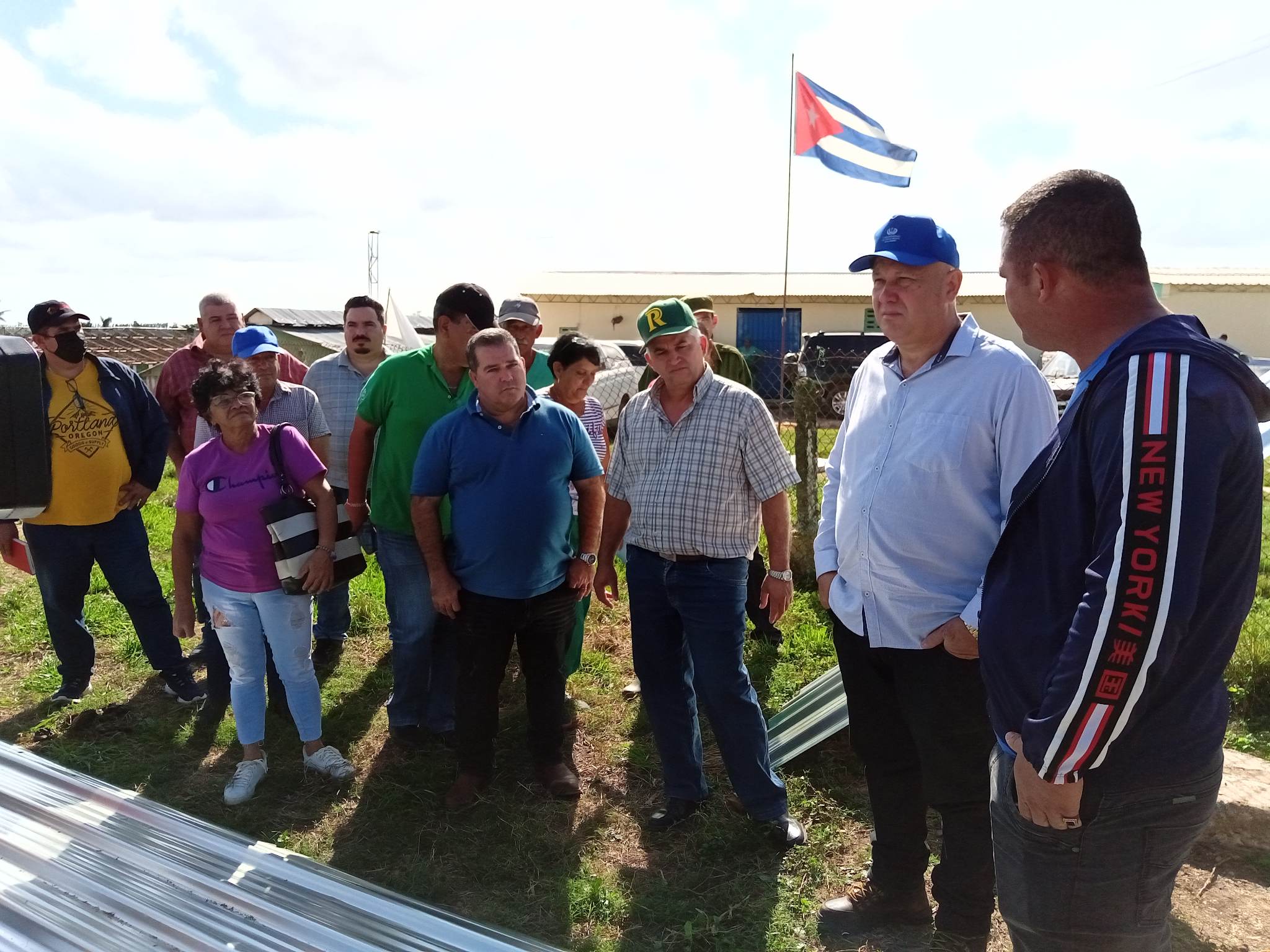Chequea vice primer ministro cubano recuperación de la agricultura en Pinar del Río.