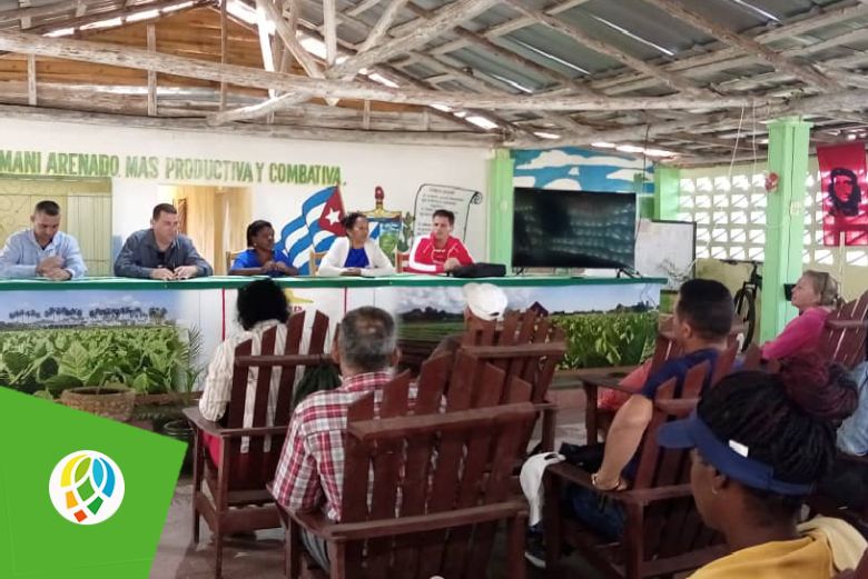 Nominados por San Juan y Martínez dialogan con campesinos de la zona.