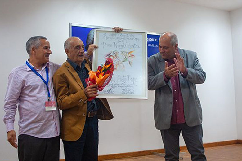 En manos de Delfín Prats, Premio Nacional de Literatura 2022