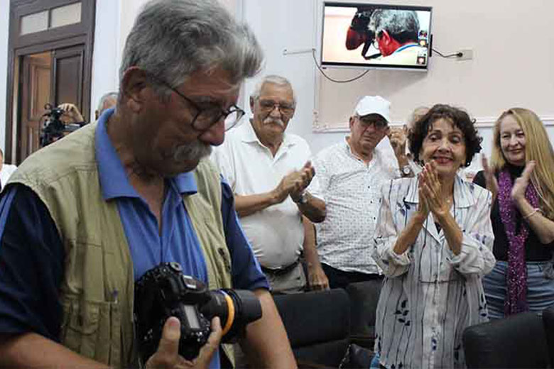 Felicita Díaz-Canel a ganadores de premios nacionales de Periodismo