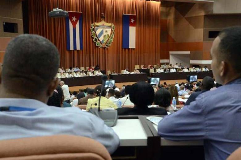 Perfeccionar juntos la sociedad, reto de Parlamento de Cuba