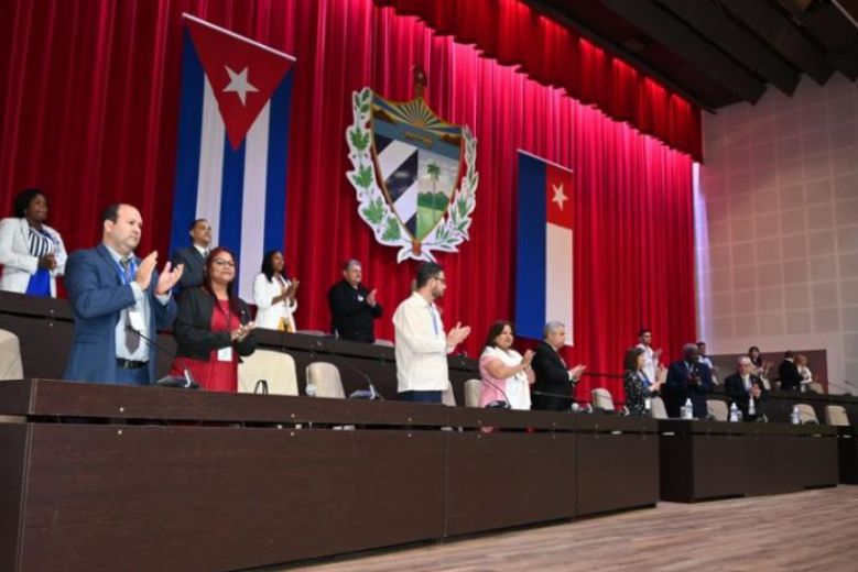 Diputados ratifican la dirección vigente de la Asamblea Nacional del Poder Popular