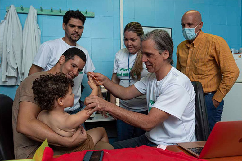 Prestigioso ortopédico español privilegia con su experiencia a Cuba (+Fotos)
