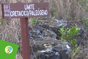 Viñales posee, al oeste de su Valle, en el entronque de la comunidad El Moncada, uno de los pocos lugares en el mundo con evidencias de la posible extinción de dinosaurios por el impacto del gran meteorito.