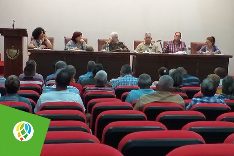 El Comandante de la Revolución Ramiro Valdés junto a las principales autoridades de la provincia de Pinar del Río.