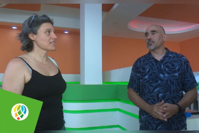 Activistas españoles patentizan su respaldo al dúo cubano Buena Fe