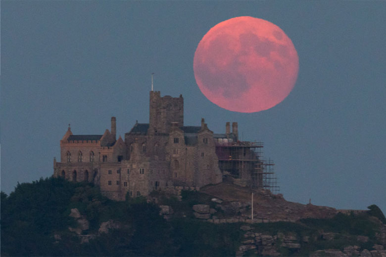 Cómo ver la Luna de Fresa, la superluna que marca el inicio del verano 2023