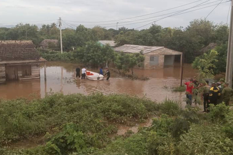 Díaz-Canel se mantiene en contacto con el oriente cubano