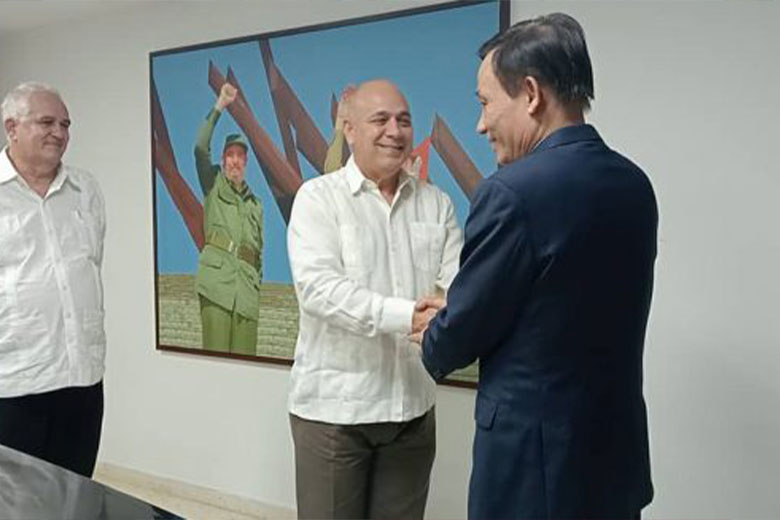 Recibe Morales Ojeda a dirigente partidista vietnamita