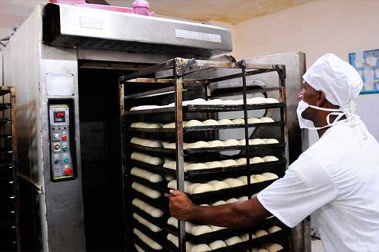Llega a Cuba buque de trigo para garantizar la producción de pan normado