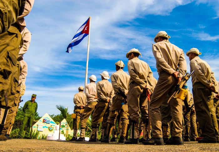 Felicita Raúl al Ejército Juvenil del Trabajo