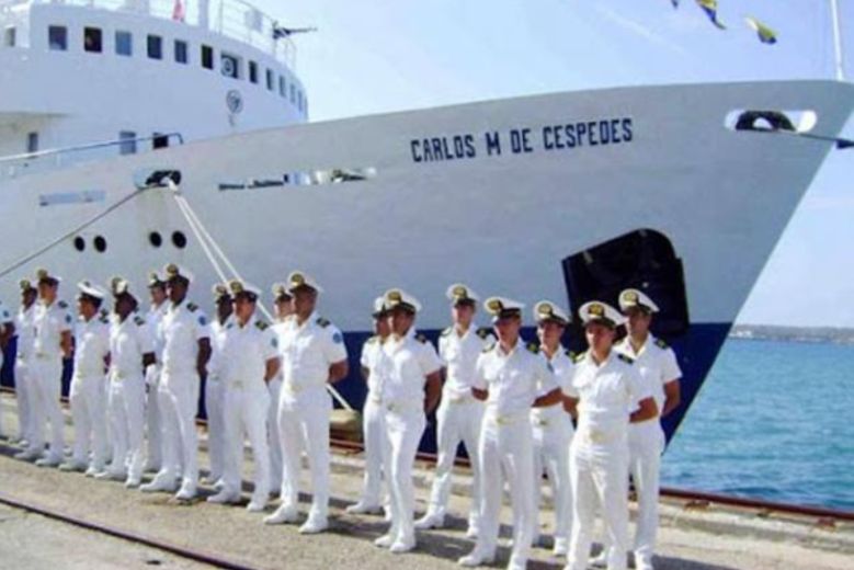 El líder de la Revolución Cubana, general de Ejército Raúl Castro, felicitó hoy a la Marina de Guerra Revolucionaria de la isla, que celebra su 60 aniversario.