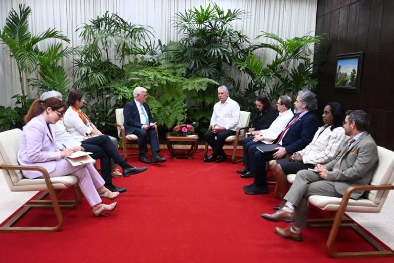 Para nosotros es un placer recibirlo en nuestro país”, expresó el Jefe de Estado, quien además dijo al visitante que el encuentro “reafirma el nivel de relaciones políticas y de cooperación que existe, en estos momentos, entre la Unión Europea y Cuba”.
