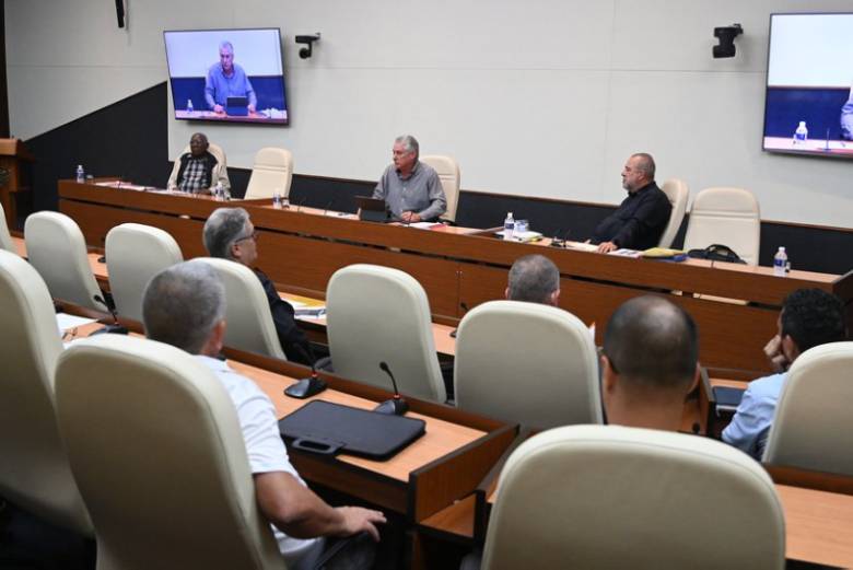 En reunión realizada en el Palacio de la Revolución y encabezada por el mandatario cubano, el primer ministro, Manuel Marrero Cruz, y el vicepresidente Salvador Valdés Mesa, con ministros y representantes de varias mipymes estatales, Díaz-Canel destacó la flexibilidad de esas formas de gestión, “que se adaptan más rápido y son capaces de encontrar soluciones de forma ágil”.