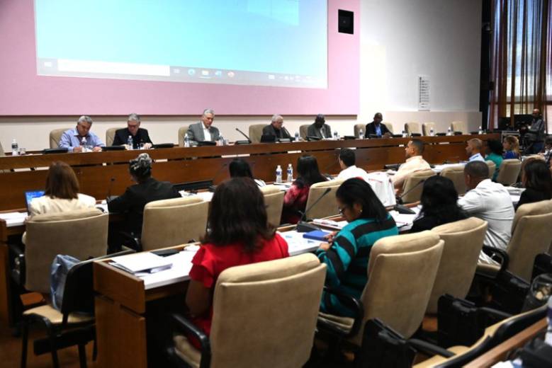 Las comisiones permanentes de trabajo inician sus debates como antesala del Segundo Período Ordinario de Sesiones de la Asamblea Nacional del Poder Popular, correspondiente a su X Legislatura.