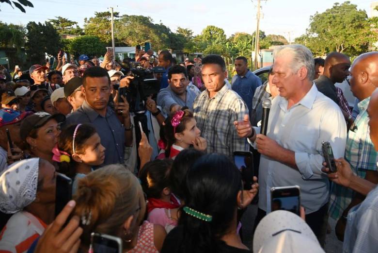 Mayarí en Holguín y Manatí en Las Tunas, fueron este viernes los municipios orientales que acogieron el intercambio entre los cuadros del Partido y de instancias de gobierno territoriales y locales, con el Primer Secretario del Comité Central del Partido y Presidente de la República, Miguel Díaz-Canel Bermúdez, y el miembro del Buró Político y Secretario de Organización del Comité Central, Roberto Morales Ojeda, para discutir las prioridades del país y la organización para 2024.