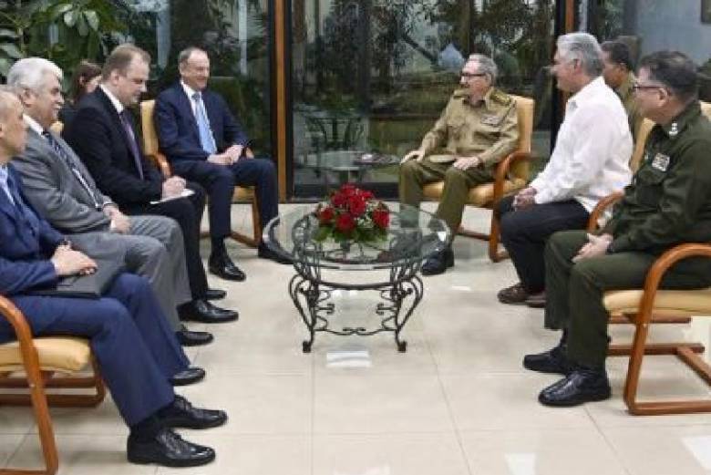 El Primer Secretario del Comité Central del Partido Comunista de Cuba y Presidente de la República, Miguel Díaz-Canel Bermúdez, recibió en la tarde de este lunes, en el Palacio de la Revolución, al secretario del Consejo de Seguridad de la Federación de Rusia, Nikolái Pátrushev. Foto: Estudios Revolución